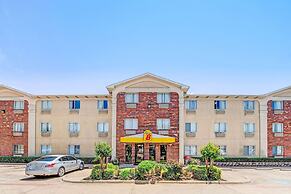 Super 8 by Wyndham McKinney/Plano Area