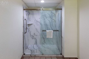 Super 8 by Wyndham Seguin