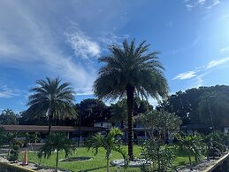 Econo Lodge Inn & Suites