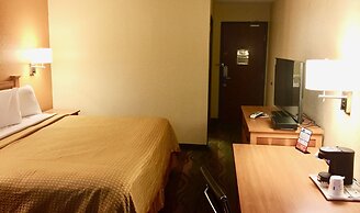 Travelodge by Wyndham Muskegon
