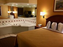 Travelodge by Wyndham Muskegon