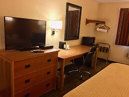 Travelodge by Wyndham Muskegon