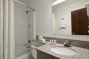 Travelodge by Wyndham Muskegon