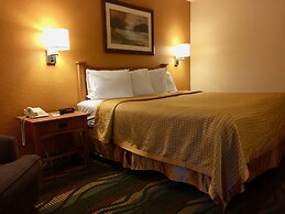Travelodge by Wyndham Muskegon