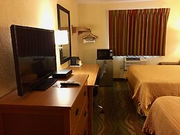 Travelodge by Wyndham Muskegon