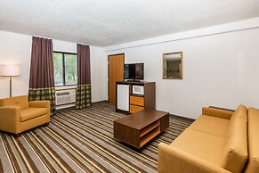 Super 8 by Wyndham Storm Lake