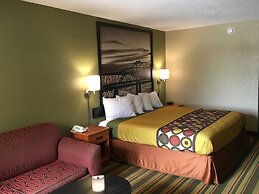 Super 8 by Wyndham Meridian