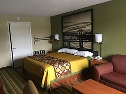 Super 8 by Wyndham Meridian