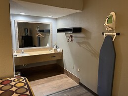 Super 8 by Wyndham Meridian