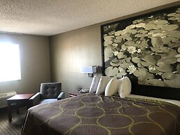 Super 8 by Wyndham Neosho