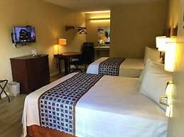 Inn Between The Hedges