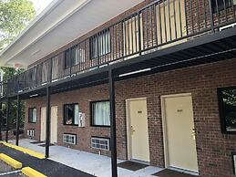 Inn Between The Hedges