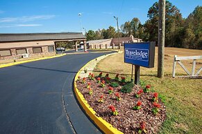 Travelodge by Wyndham Macon West