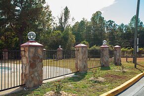 Travelodge by Wyndham Macon West