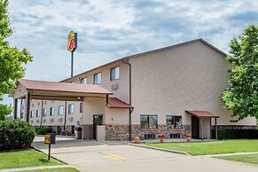 Super 8 by Wyndham Normal Bloomington