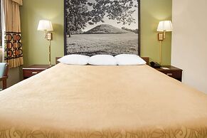 Super 8 by Wyndham Normal Bloomington