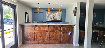 Deluxe Inn Willows