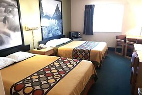 Super 8 by Wyndham Hamilton