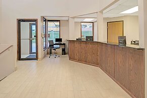 Super 8 by Wyndham Omaha I-80 West