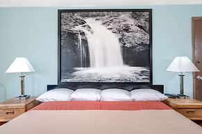 Super 8 by Wyndham Tomah Wisconsin