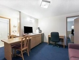 Super 8 by Wyndham Milbank SD