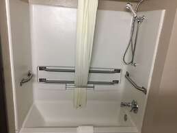 Super 8 by Wyndham Mayfield