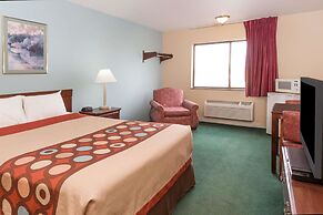 Super 8 by Wyndham Woodstock