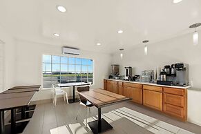 Super 8 by Wyndham Crescent City