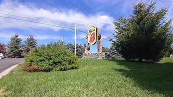 Super 8 by Wyndham McCall