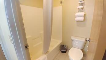 Super 8 by Wyndham McCall