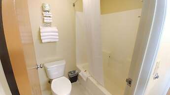 Super 8 by Wyndham McCall