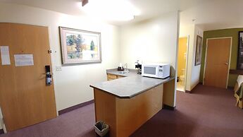 Super 8 by Wyndham McCall