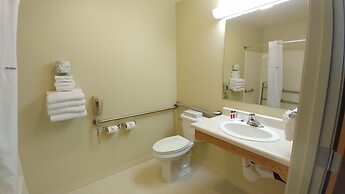 Super 8 by Wyndham McCall