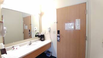 Super 8 by Wyndham McCall