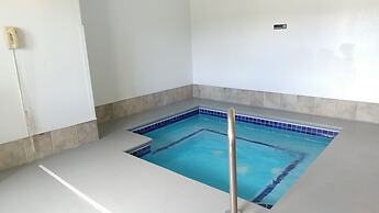 Super 8 by Wyndham McCall