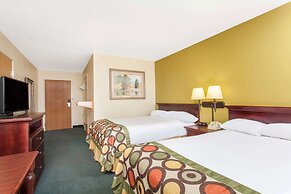 Super 8 by Wyndham McCall