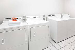 Super 8 by Wyndham Redmond