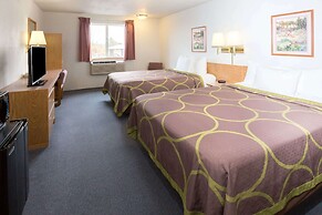 Super 8 by Wyndham Redmond