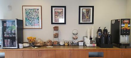 Super 8 by Wyndham Redmond