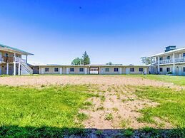 Country Hearth Inn & Suites By OYO Sturgis