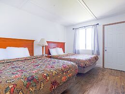 Country Hearth Inn & Suites By OYO Sturgis