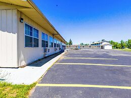 Country Hearth Inn & Suites By OYO Sturgis