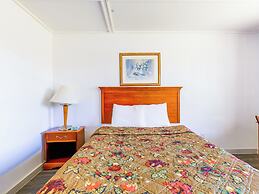 Country Hearth Inn & Suites By OYO Sturgis