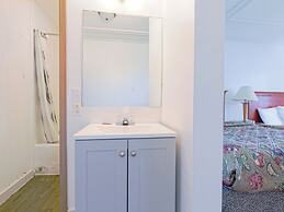 Country Hearth Inn & Suites By OYO Sturgis