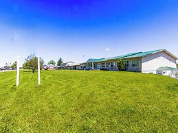 Country Hearth Inn & Suites By OYO Sturgis