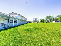 Country Hearth Inn & Suites By OYO Sturgis