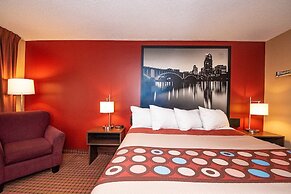 Super 8 by Wyndham Brooklyn Center/MPLS