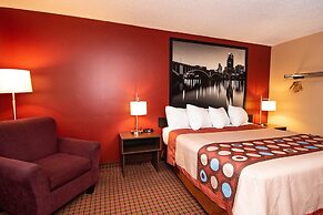 Super 8 by Wyndham Brooklyn Center/MPLS