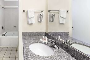 Super 8 by Wyndham Ocean Springs Biloxi