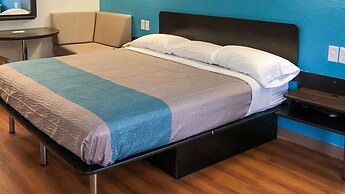 Motel 6 Daytona Beach, FL - Speedway